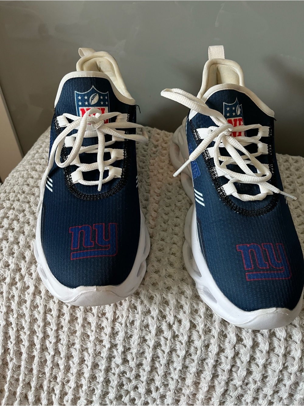 NFL Men”s New York Giants Navy Blue Sneakers with White Soles SZ 11 344